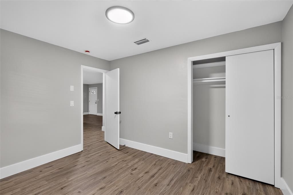 For Sale: $194,900 (2 beds, 1 baths, 1016 Square Feet)