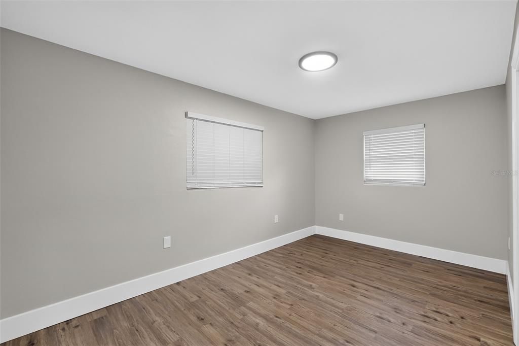 For Sale: $194,900 (2 beds, 1 baths, 1016 Square Feet)