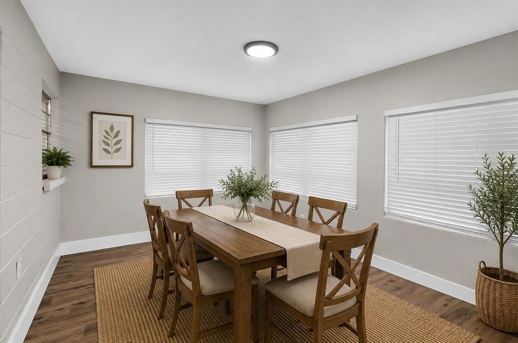 For Sale: $194,900 (2 beds, 1 baths, 1016 Square Feet)