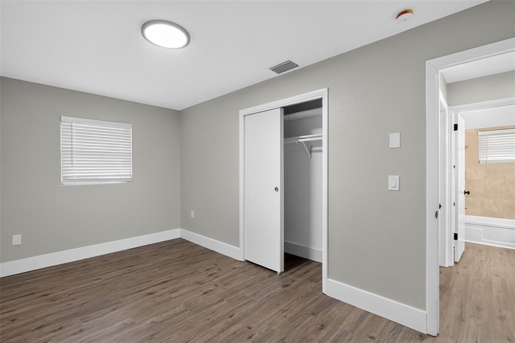For Sale: $194,900 (2 beds, 1 baths, 1016 Square Feet)