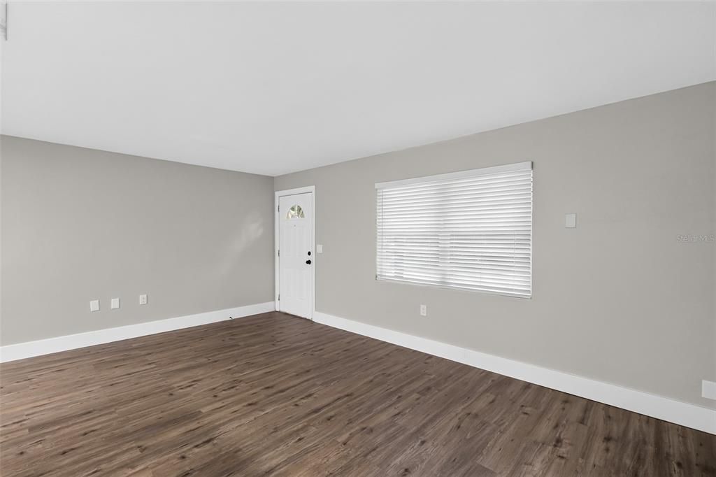 For Sale: $194,900 (2 beds, 1 baths, 1016 Square Feet)