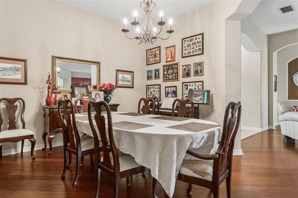 En Venta: $539,900 (4 camas, 3 baños, 2795 Pies cuadrados)