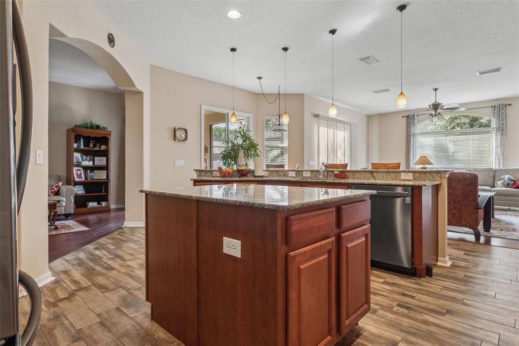 En Venta: $539,900 (4 camas, 3 baños, 2795 Pies cuadrados)