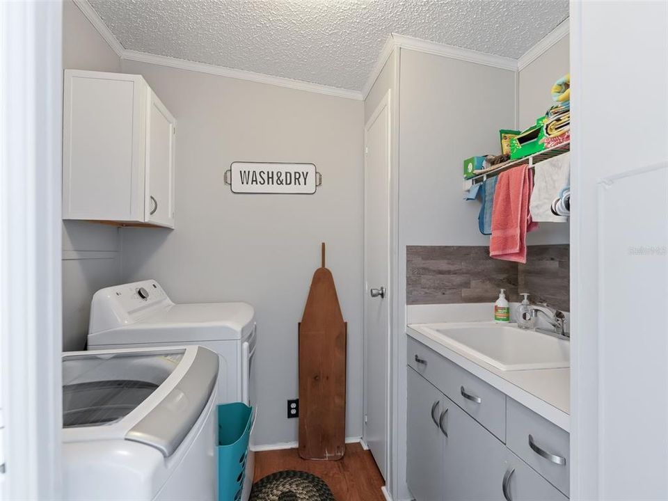 For Sale: $290,000 (3 beds, 2 baths, 1566 Square Feet)
