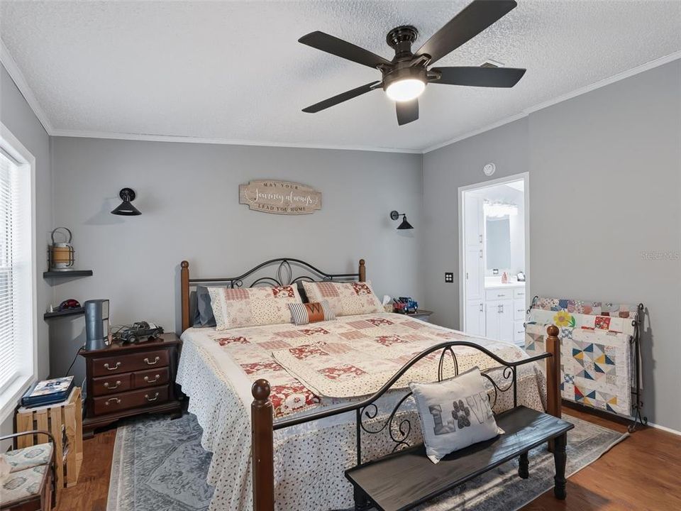 For Sale: $290,000 (3 beds, 2 baths, 1566 Square Feet)