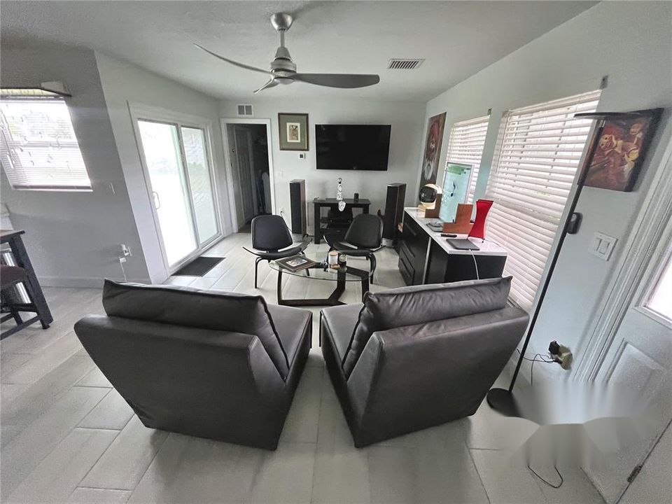 En Venta: $375,000 (2 camas, 1 baños, 1067 Pies cuadrados)
