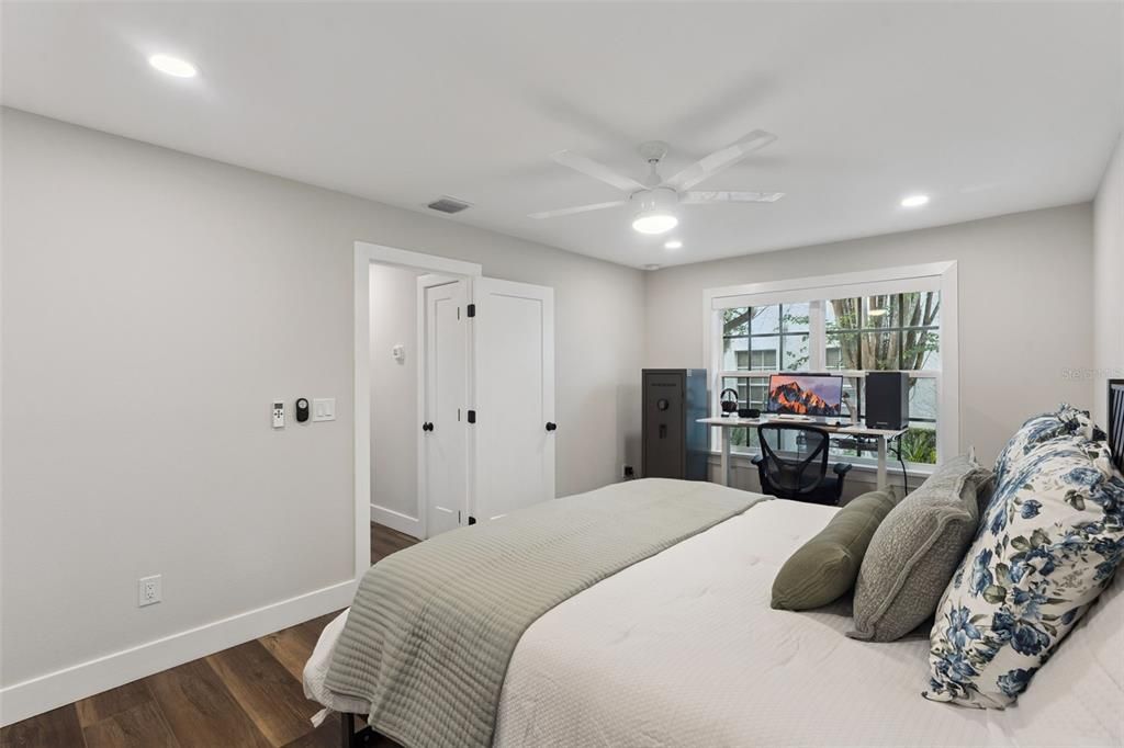 For Sale: $330,000 (2 beds, 2 baths, 803 Square Feet)