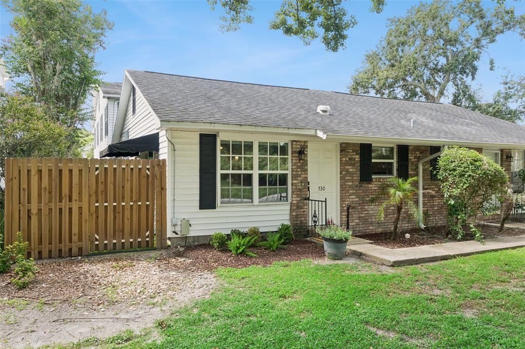 For Sale: $330,000 (2 beds, 2 baths, 803 Square Feet)