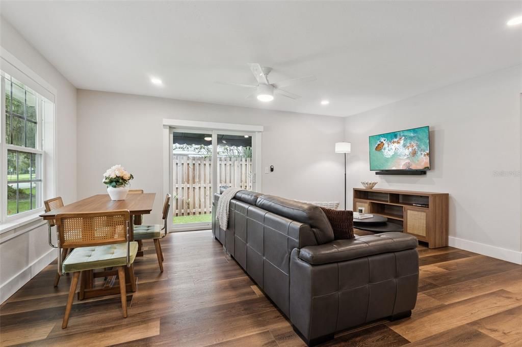 For Sale: $330,000 (2 beds, 2 baths, 803 Square Feet)
