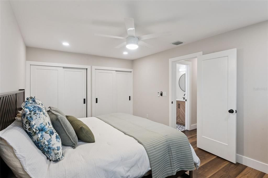 For Sale: $330,000 (2 beds, 2 baths, 803 Square Feet)