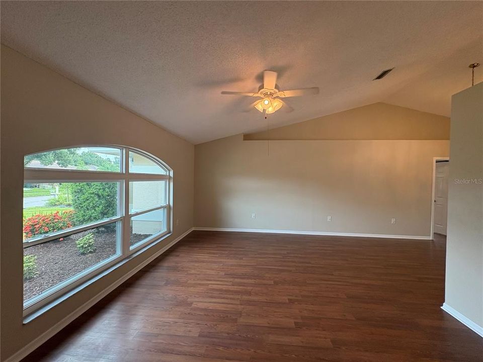 En Venta: $495,000 (3 camas, 2 baños, 2058 Pies cuadrados)