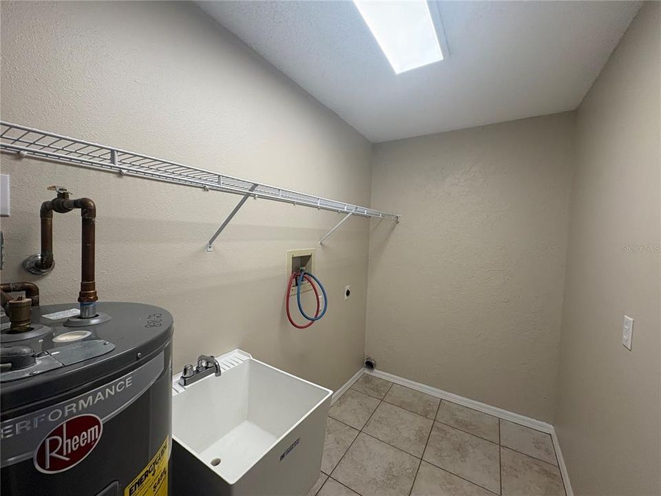 En Venta: $495,000 (3 camas, 2 baños, 2058 Pies cuadrados)