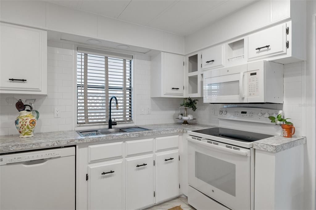 For Sale: $199,900 (3 beds, 2 baths, 1380 Square Feet)