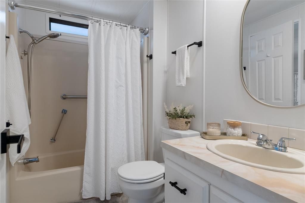 For Sale: $199,900 (3 beds, 2 baths, 1380 Square Feet)