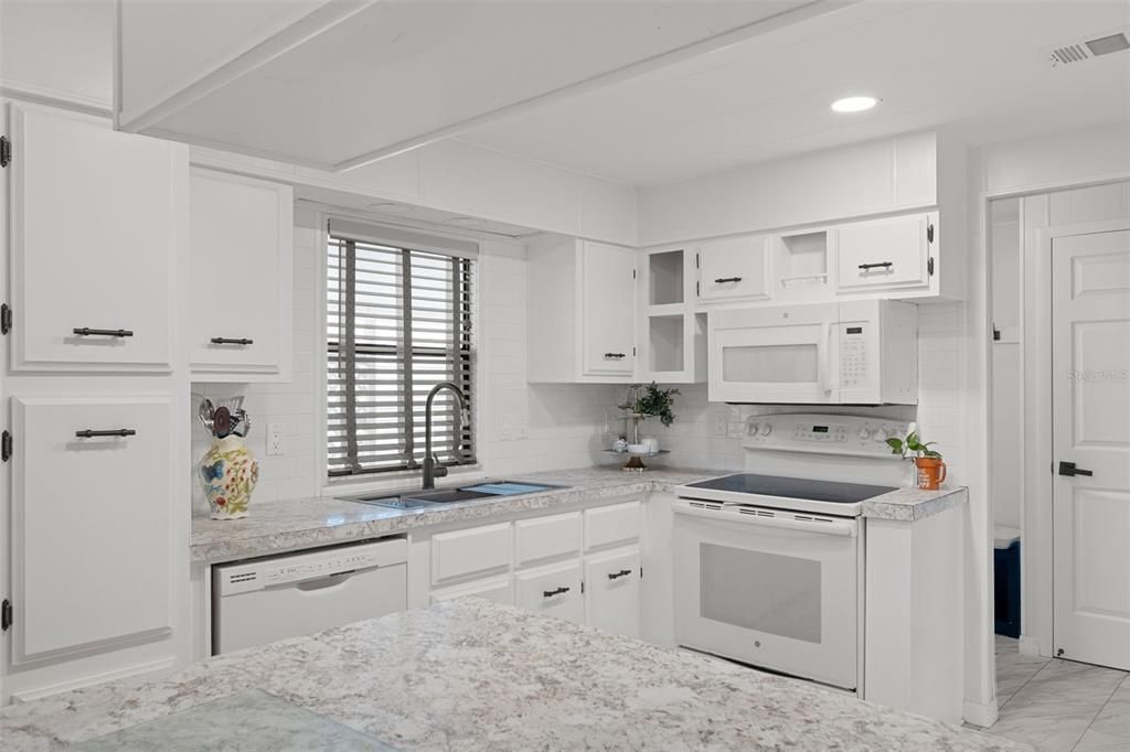For Sale: $199,900 (3 beds, 2 baths, 1380 Square Feet)