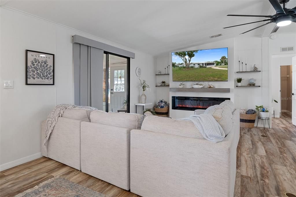 For Sale: $199,900 (3 beds, 2 baths, 1380 Square Feet)