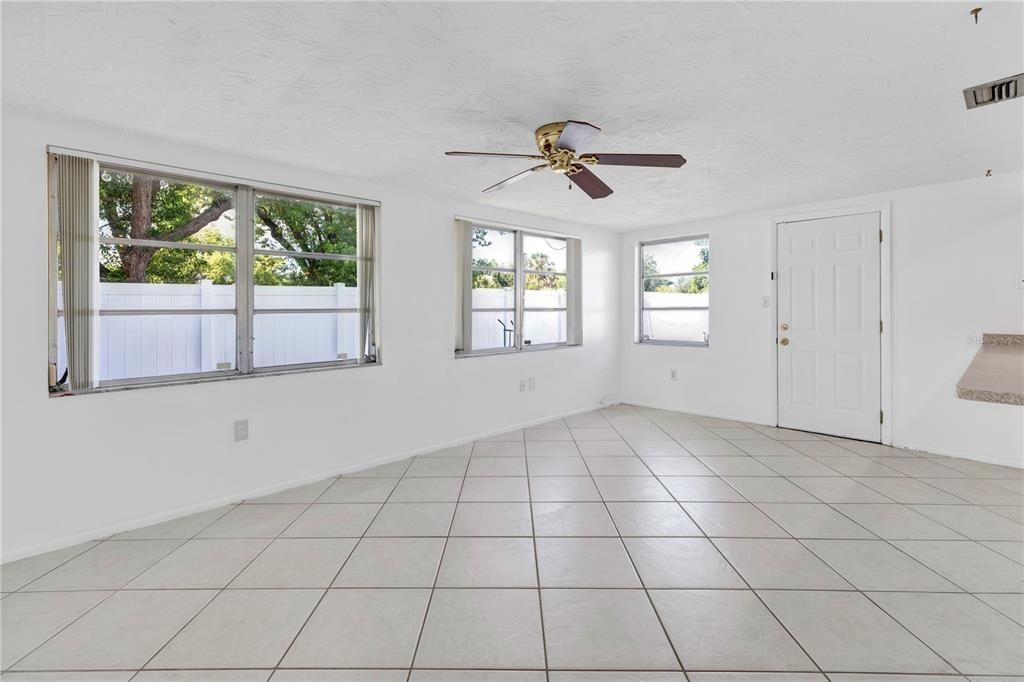 For Sale: $250,000 (3 beds, 2 baths, 1522 Square Feet)