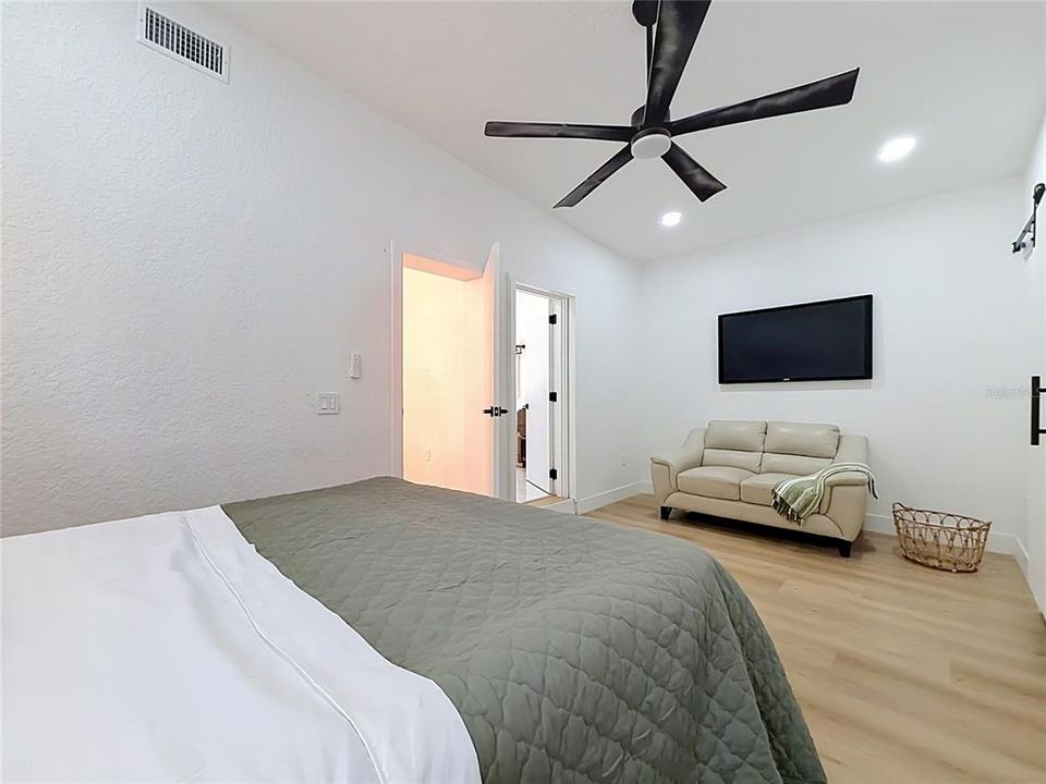 For Sale: $384,900 (4 beds, 3 baths, 1556 Square Feet)