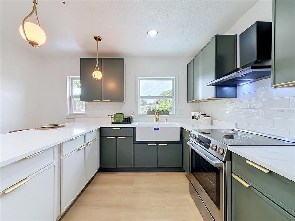For Sale: $384,900 (4 beds, 3 baths, 1556 Square Feet)