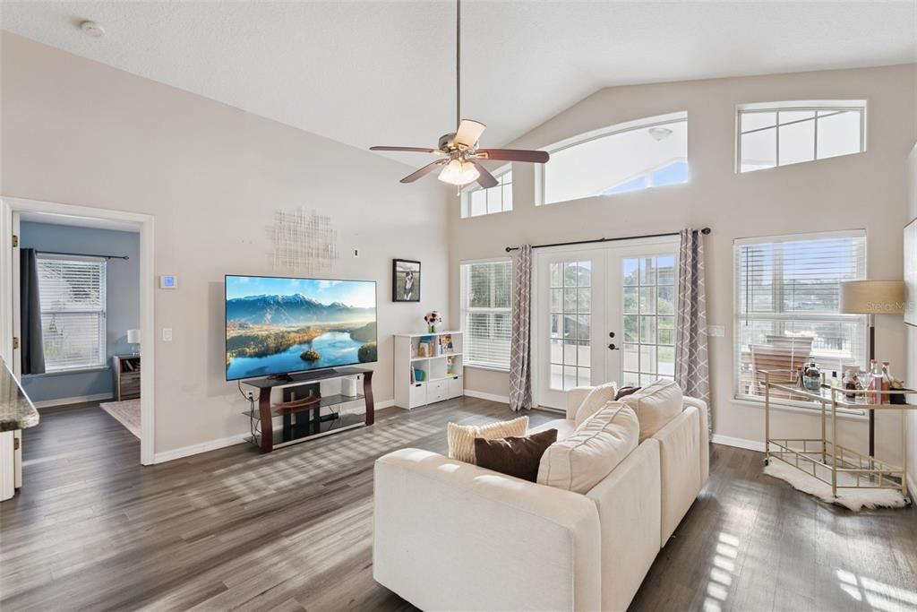 For Sale: $365,000 (3 beds, 2 baths, 1338 Square Feet)