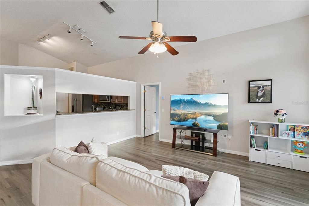 For Sale: $365,000 (3 beds, 2 baths, 1338 Square Feet)