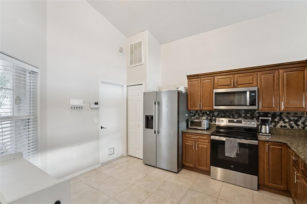 For Sale: $365,000 (3 beds, 2 baths, 1338 Square Feet)