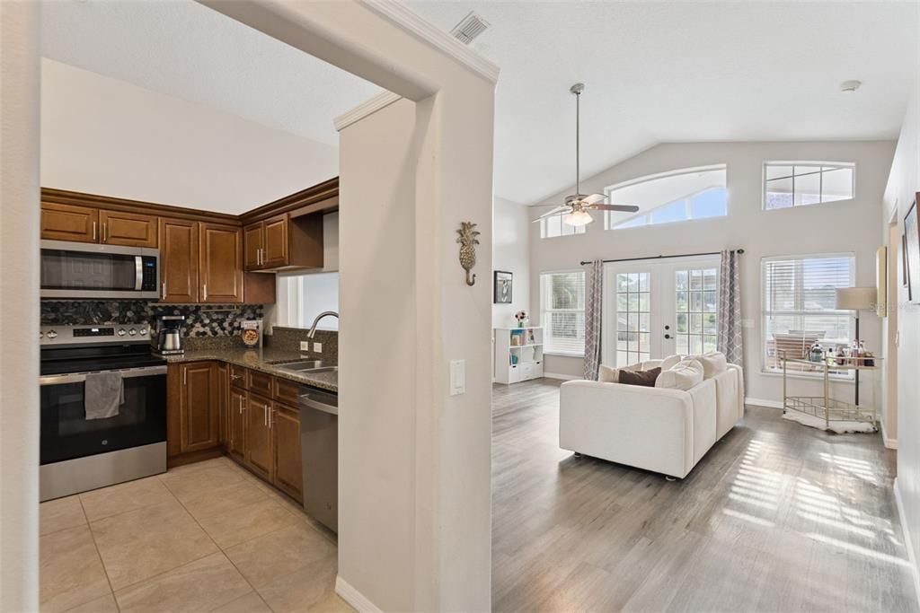 For Sale: $365,000 (3 beds, 2 baths, 1338 Square Feet)