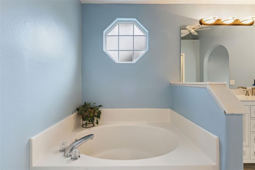 For Sale: $365,000 (3 beds, 2 baths, 1338 Square Feet)