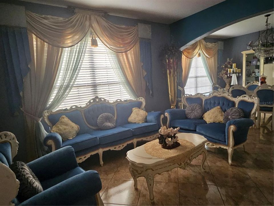 En Venta: $899,900 (6 camas, 4 baños, 4484 Pies cuadrados)