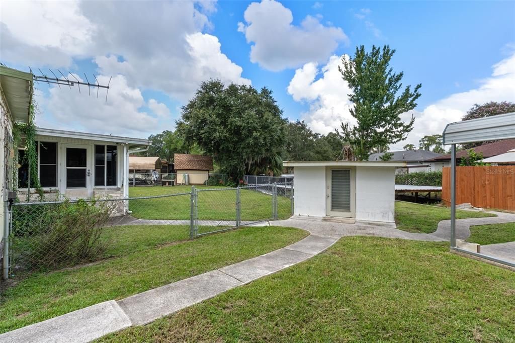 For Sale: $223,000 (2 beds, 1 baths, 972 Square Feet)
