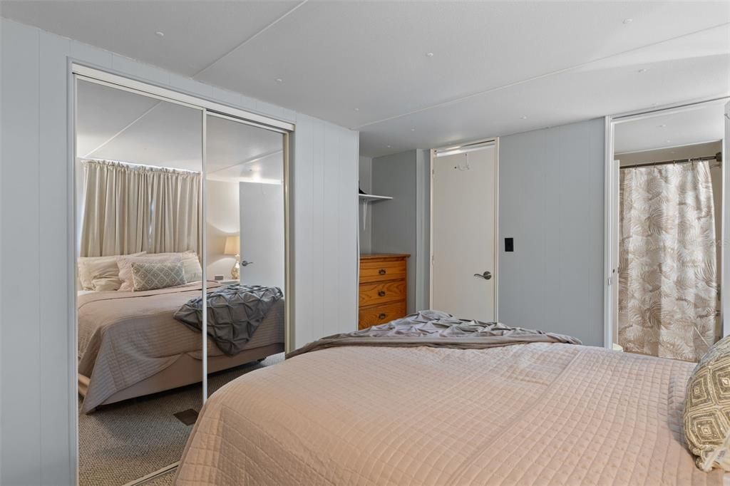 For Sale: $223,000 (2 beds, 1 baths, 972 Square Feet)