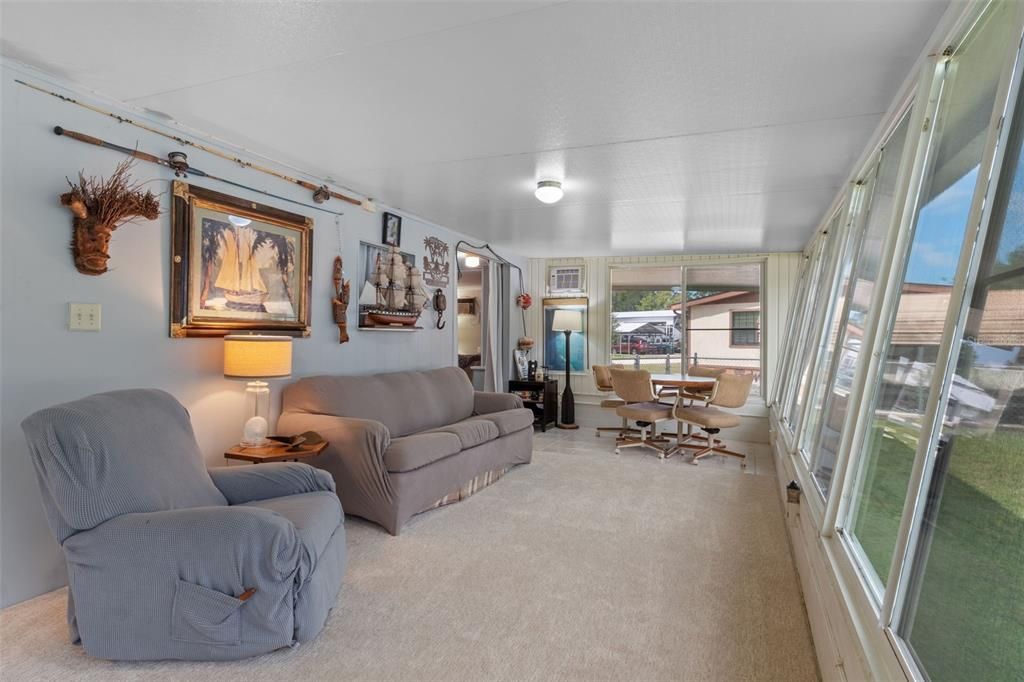 For Sale: $223,000 (2 beds, 1 baths, 972 Square Feet)