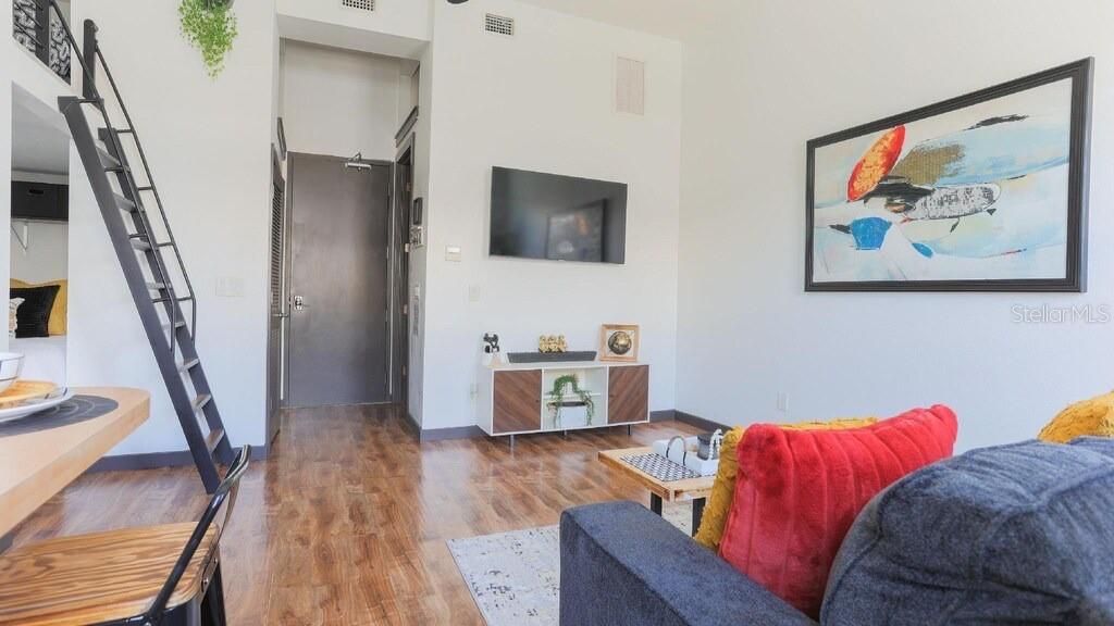 En Renta: $1,899 (0 camas, 1 baños, 739 Pies cuadrados)