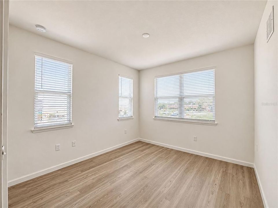 В аренду: $1,995 (3 спален, 2 ванн, 1144 Квадратных фут)