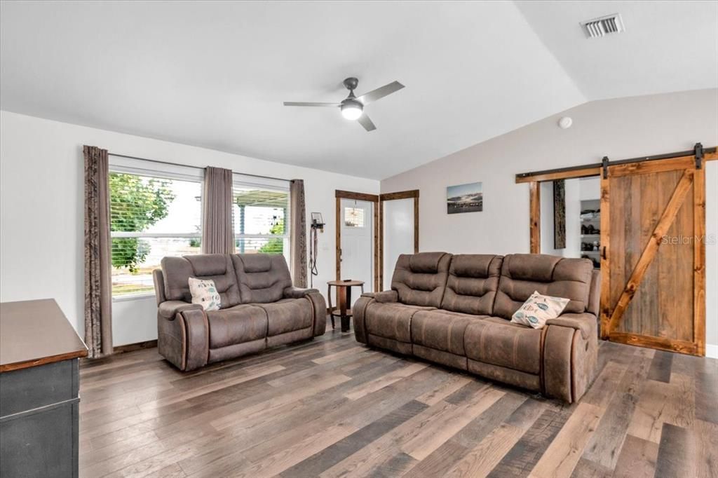 For Sale: $259,000 (3 beds, 2 baths, 1116 Square Feet)