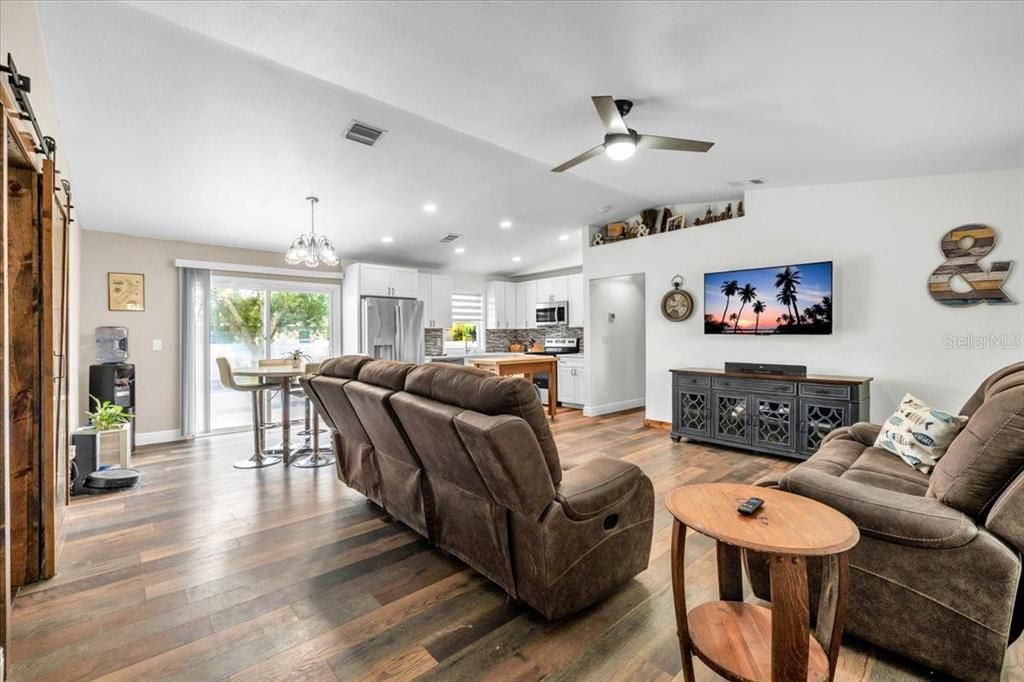 For Sale: $259,000 (3 beds, 2 baths, 1116 Square Feet)