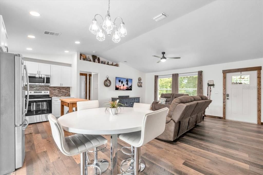 For Sale: $259,000 (3 beds, 2 baths, 1116 Square Feet)