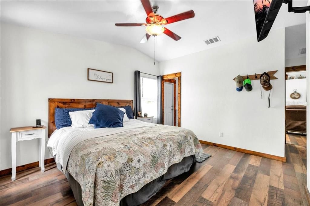 For Sale: $259,000 (3 beds, 2 baths, 1116 Square Feet)