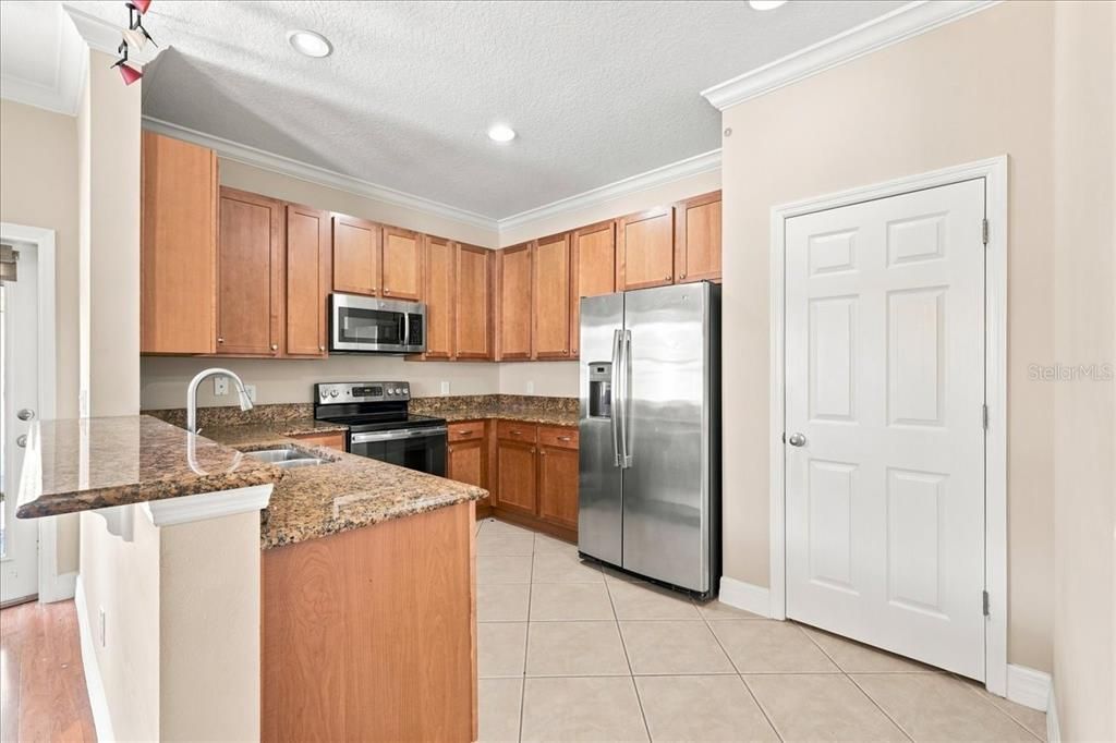 For Rent: $2,850 (3 beds, 3 baths, 1802 Square Feet)