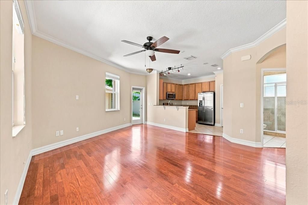 For Rent: $2,850 (3 beds, 3 baths, 1802 Square Feet)