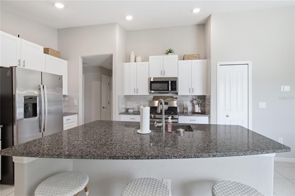 For Sale: $319,900 (3 beds, 2 baths, 1451 Square Feet)