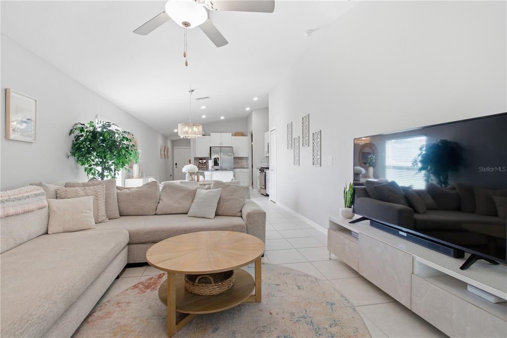 For Sale: $319,900 (3 beds, 2 baths, 1451 Square Feet)