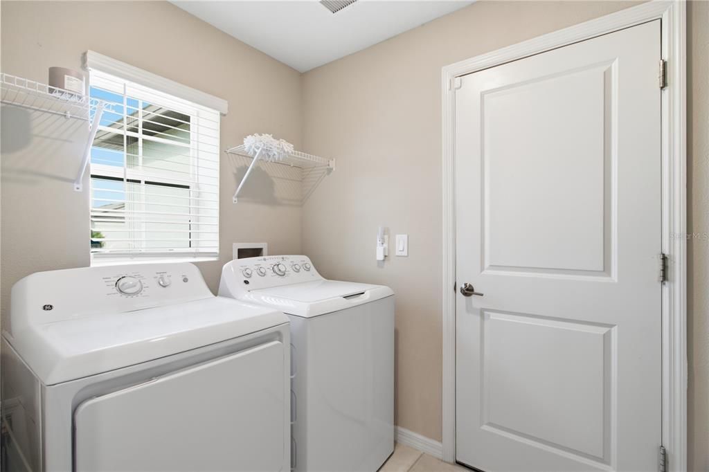 For Sale: $319,900 (3 beds, 2 baths, 1451 Square Feet)