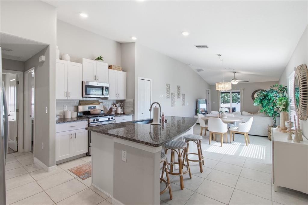 For Sale: $319,900 (3 beds, 2 baths, 1451 Square Feet)
