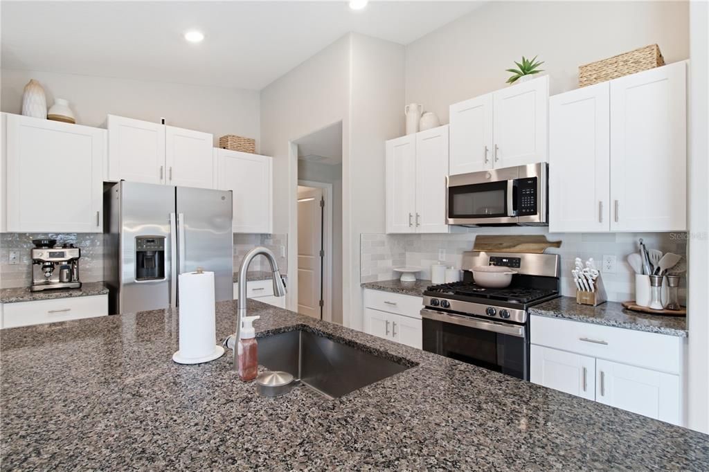 For Sale: $319,900 (3 beds, 2 baths, 1451 Square Feet)
