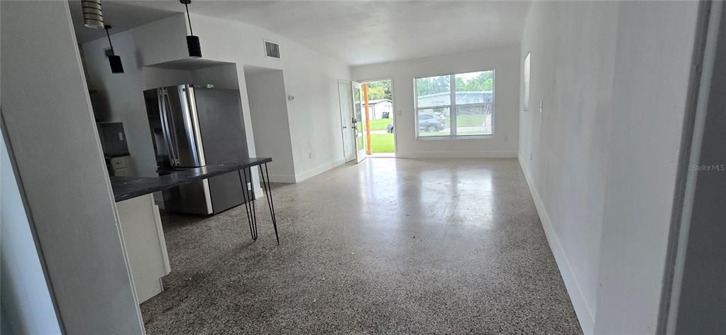 For Rent: $2,400 (3 beds, 2 baths, 1712 Square Feet)