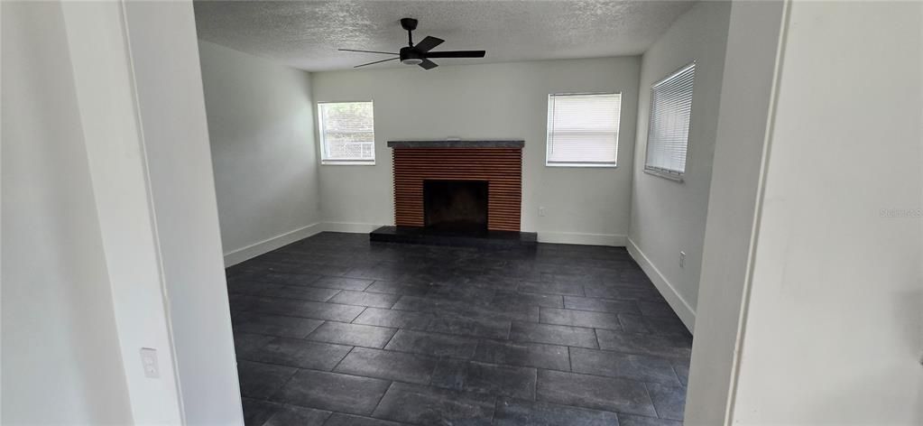 For Rent: $2,400 (3 beds, 2 baths, 1712 Square Feet)