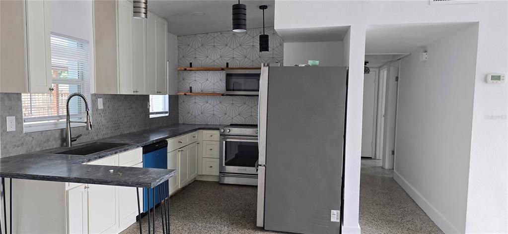 For Rent: $2,400 (3 beds, 2 baths, 1712 Square Feet)