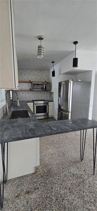 For Rent: $2,400 (3 beds, 2 baths, 1712 Square Feet)