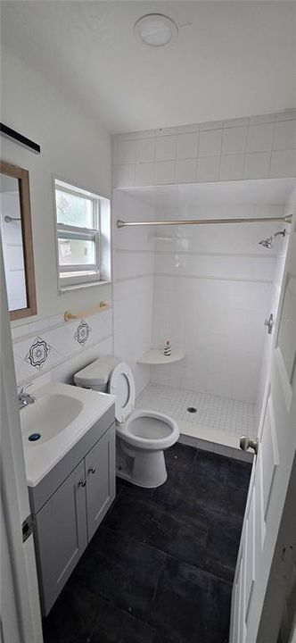 For Rent: $2,400 (3 beds, 2 baths, 1712 Square Feet)